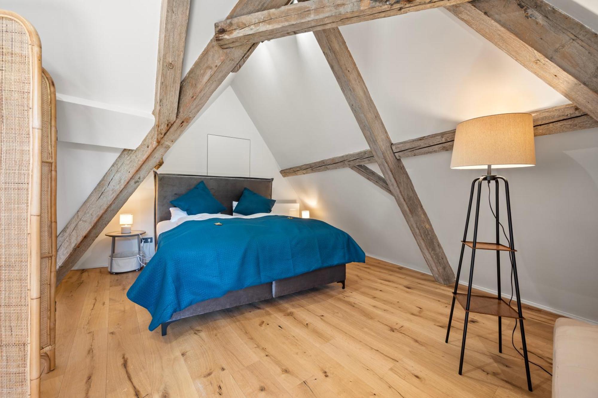 Lit Living - Luxury- Style Boutique Apartment