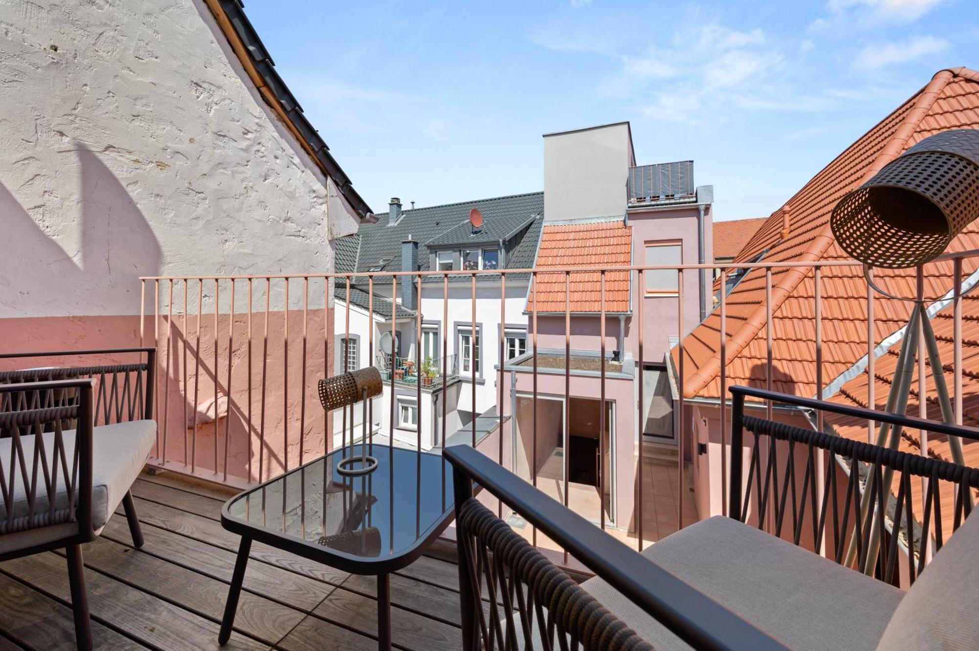 Lit Living - Luxury- Style Boutique Apartment