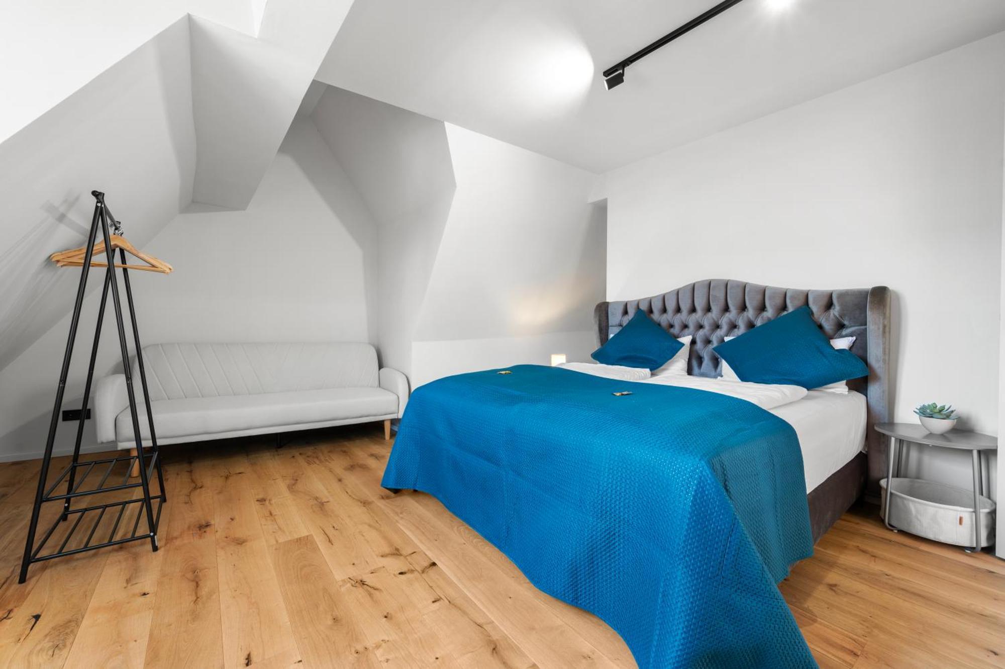 Lit Living - Luxury- Style Boutique Apartment