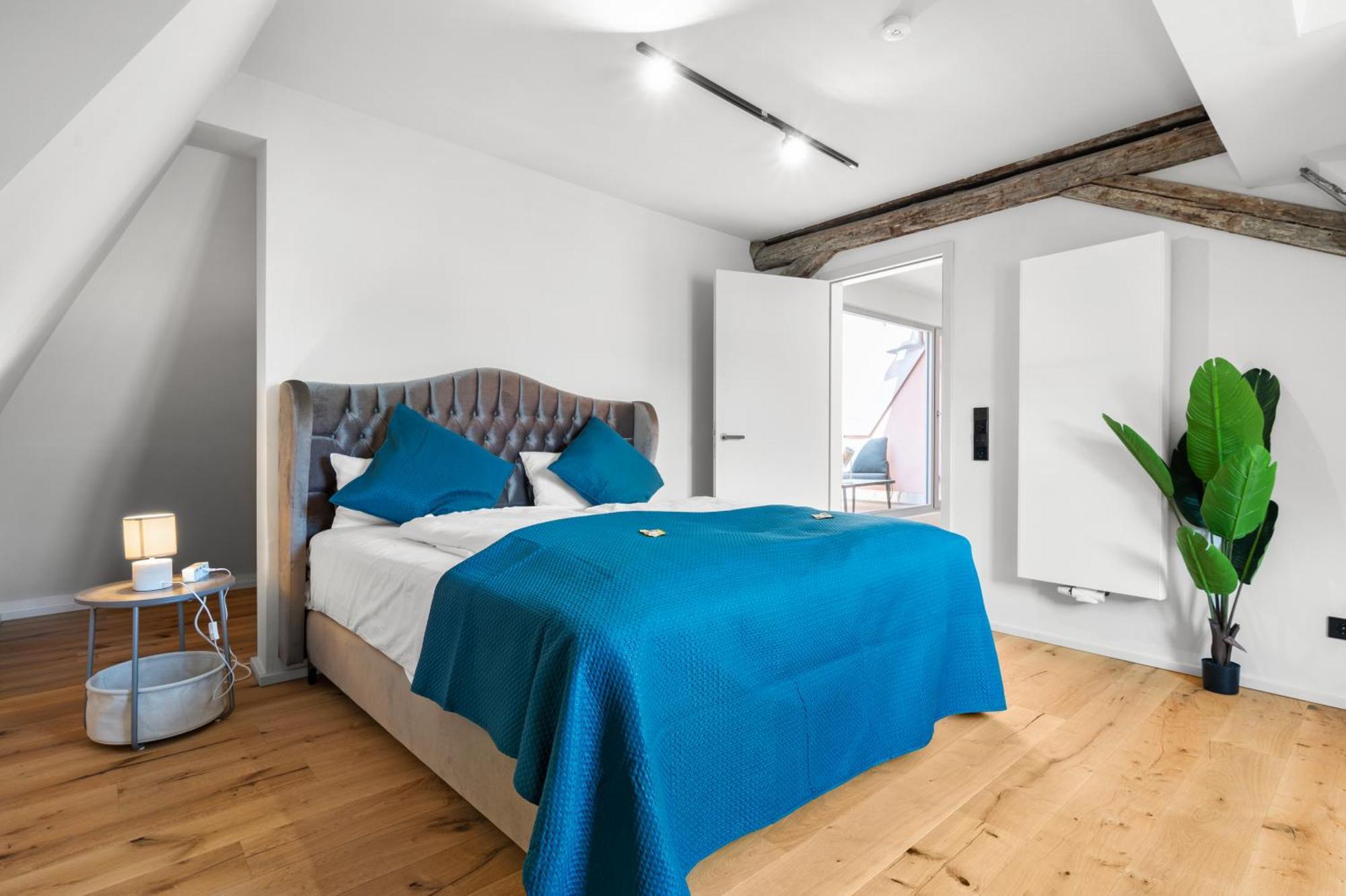 Lit Living - Luxury- Style Boutique Apartment