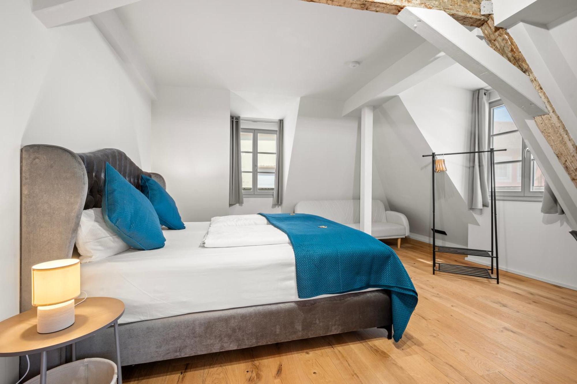 Apartment Lit Living - Luxury- Style Boutique *